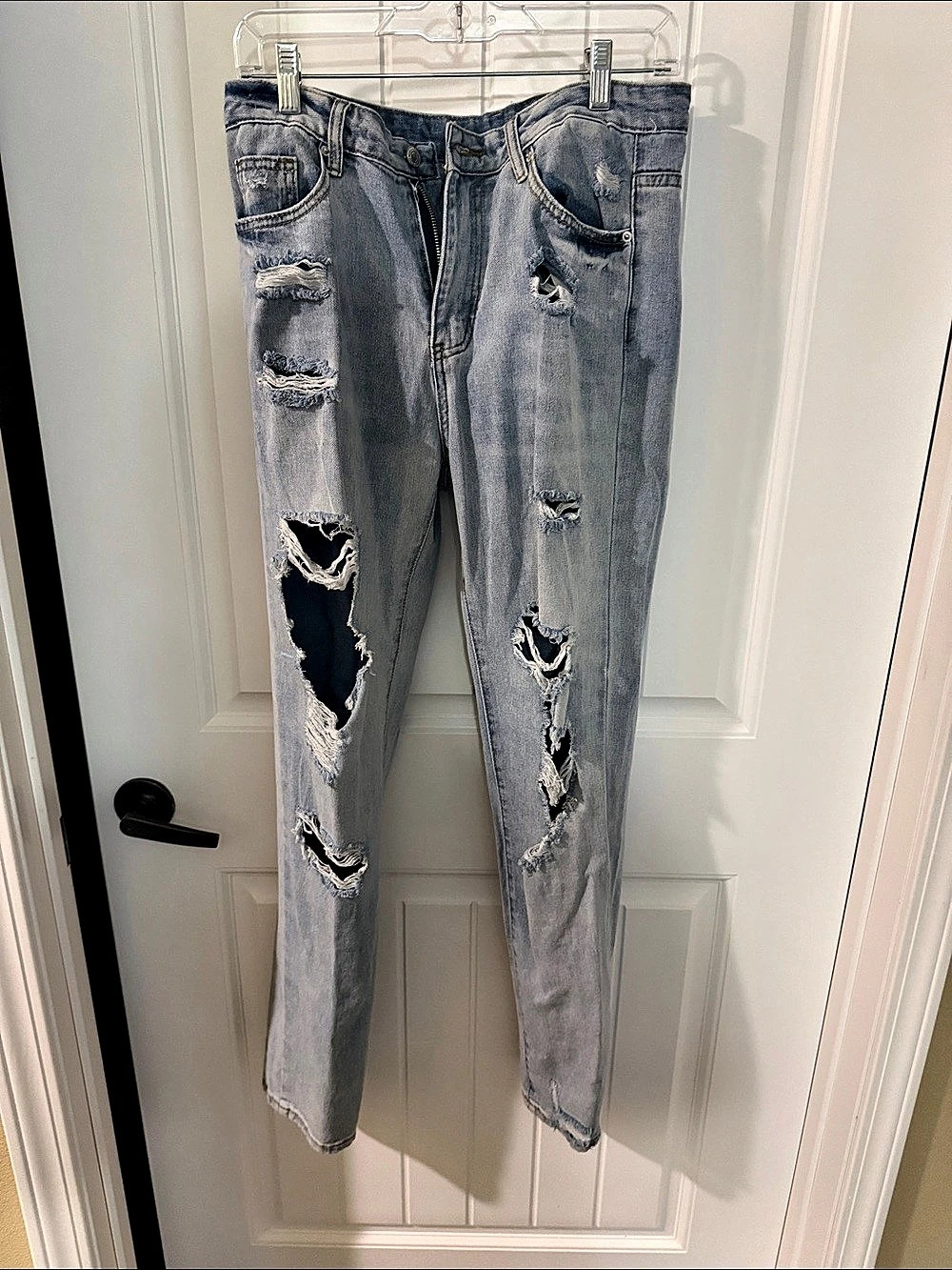 Distressed Skinny Jeans in Blue